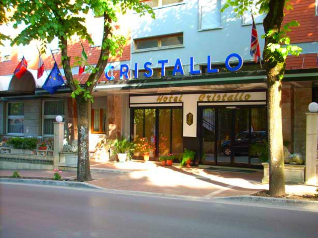 Hotel Cristallo Кианчано Терме Екстериор снимка